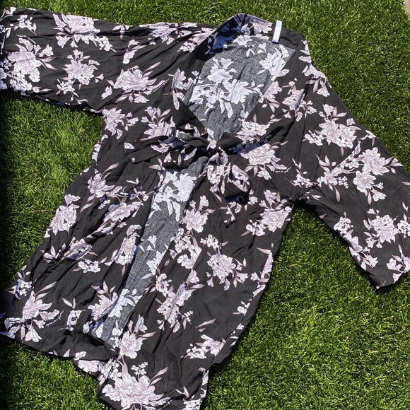 Floral kimono robe - Picture 4 of 9